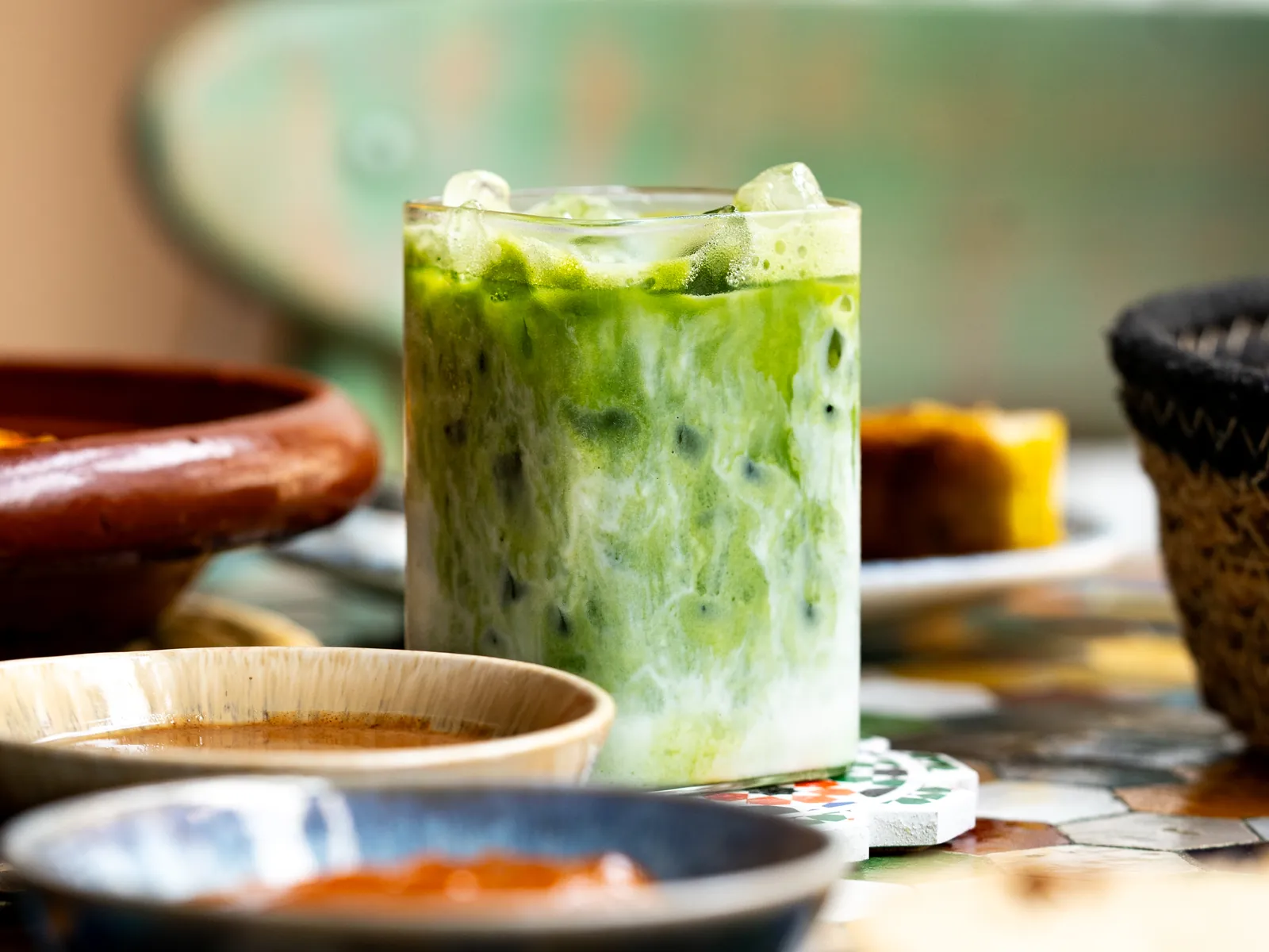 Iced Matcha Latte im Glas